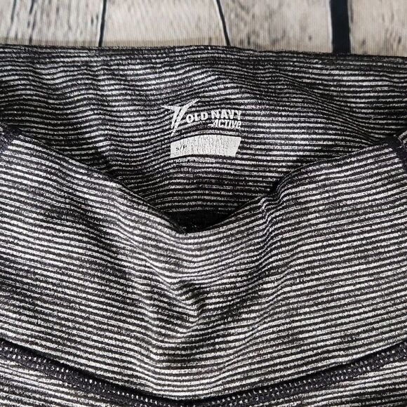 Old Navy -115‎ Active capri leggings Small - Picture 2 of 4